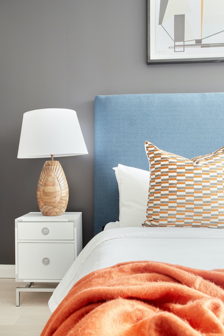 15 Bedding Colors That Go Perfectly With Gray Walls